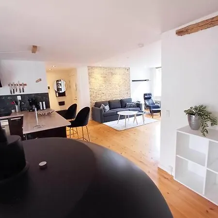 Apartment Close To Pedestrian Street