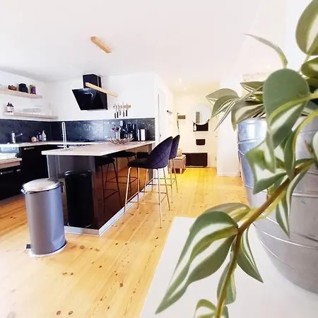 Apartment Close To Pedestrian Street
